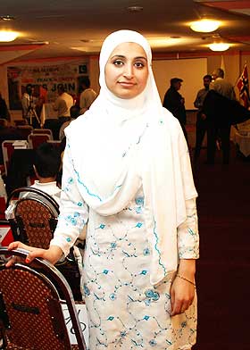VIL GIFTE SEG UTENFOR FAMILIEN: Ambreen Pervez i ICCs jentegruppe mener religionen er den beste rettesnora n�r unge muslimer skal finne seg ektefelle. Men hun vil finne ektemannen sin utenfor familiens rekker.