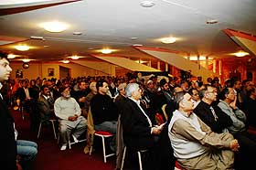 TALLRIKE: En stor del av Norges eldste islamske menighet hadde m�tt opp p� seminaret.