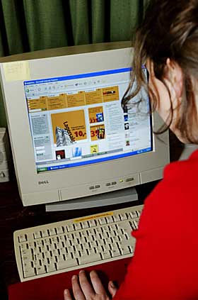 SJEKK HVOR SIKRE DINE PASSORD ER: Enkle passord, best�ende av opp til �tte bokstaver i en ikke-tilfeldig rekkef�lge, kan knekkes av et dataprogram p� et par timer. Her kan du teste dine passord.