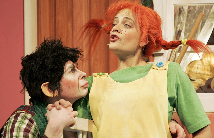 PIPPI OG HERR NILSSON:  I Nationaltheatrets siste oppsetting av Pippi Langstr�mpe, g�r Pippi (Henriette Steenstrup) gjenom livets utfordringer med med sin gode venn, apekatten Herr Nilsson (Jan Gunnar R�ise).
