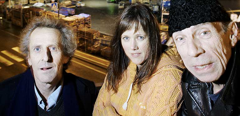 - LA FOLKET BESTEMME: Over 100 kjendiser har s� langt skrevet under p� oppropet mot h�yhusbyggingen ved Oslofjorden. Under kan du se hvem.