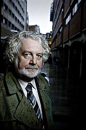 VIL HA DYLANOG COHEN: Sangene deres er helt sentrale og litteratur p� h�yt niv�, sier Edvard Hoem.