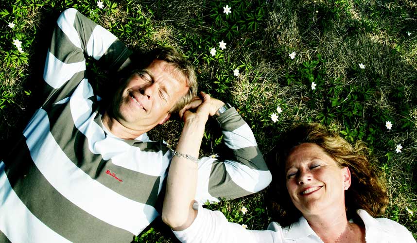 KJ�RLIGHET OG DE ENKLE TING: Samlivsterapeut Per Arne Dahl gj�r entr� p� Boklista med �Velsignet er de enkle ting�. Her med kona Anne Dahl.
