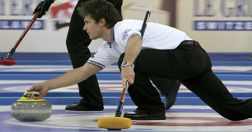UTE: Skip Thomas Ulsrud og de andre curlinggutta, tapte for Sverige, og dermed er de ute av EM.