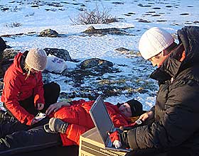 PR�VETUR TIL DOVRE: Medisinstudentene opps�kte norske h�yder forrige helg for � teste ut utstyr f�r avreise.