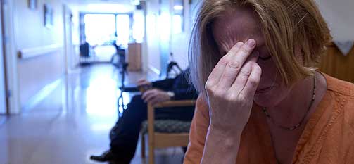 Elendig l�nn og uverdige arbeidsforhold fikk hjelpepleier Anita Skarsb� til � si opp jobben. Det ligger store klasseforskjeller bak hvem som faller ut av arbeidslivet i Norge.