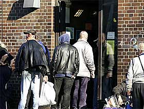 EUROPAS WHITE TRASH: �rets 11. mest leste sak handlet om en gruppe hvite, underpriviligerte europeere som har de d�rligste levek�rene av alle.