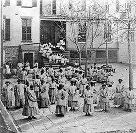 ST�RRE EN HANDELEN OVER ATLANTEREN:Foreldrel�se svarte barn i New York i 1861. USA avskaffet slaveriet etter borgerkrigen i 1865. Handelen med slaver i dag er st�rre enn den over Atlanterhavet p� 17- og 1800-tallet.