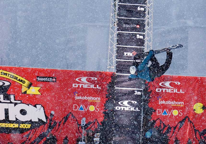 SEIER: Terje H�konsen vant med en 4,8 meter h�y backside air.