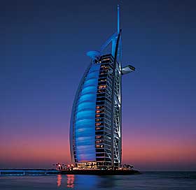 UNIKT: Det ber�mte hotellet i Dubai er innen rekkevidde selv om du ikke er million�r. Flere rom er i de lavere prisklasser og de er enda rimeligere om du bestiller via et reisebyr� enn p� hotellets nettsider.