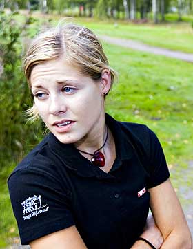 LEI SEG: Men Anette Sagen er ikke irritert p� andre enn seg sj�l.