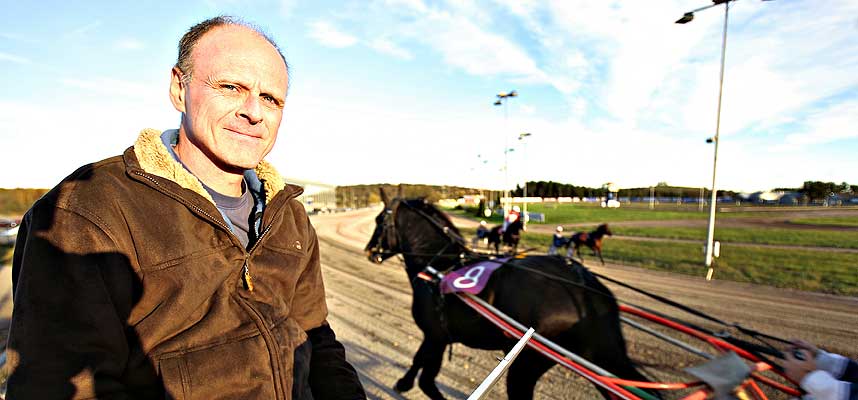  MED ELLER UTEN SKO:  Dagbladets travekspert Bengt Berg er tett p� hester og kusker. Onsdag kunne du tjent over en halv millioner kroner p� hans ekspertkupong ved hjelp av et par klikk p� travtipset p� Dagbladet.no. Det kommer nye sjanser hver dag.