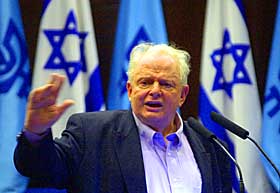 STERK KRITIKK: Josef Lapid er formann i det anerkjente Yad Vashem Holocaust museum i Jerusalem. Den tidligere justisministeren g�r hardt ut mot bosetterne i Hebron.