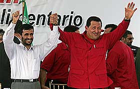 MØTE: Chavez og Irans president Mahmoud Ahmadinejad møttes i Venezuela i fjor. De to er begge sterkt anti-amerikanske.