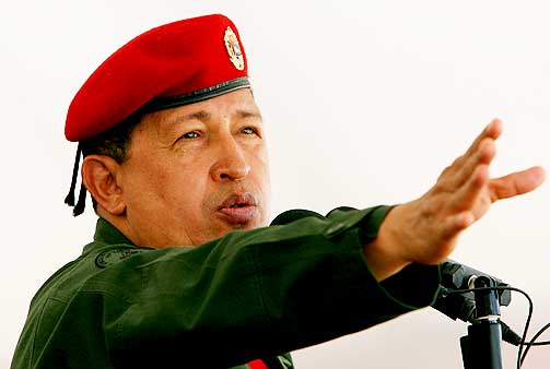 POLARISERT SITUASJON: Chavister og opposisjonelle støter sammen i Venezuela. De er uenige om Chavez er redningen eller katastrofen for Venezuela. Også i Norge er meningene delte om den presidenten.