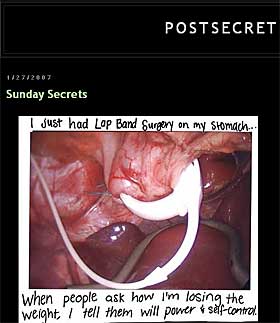 DELER SINE HEMMELIGHETER: Frank Warner har startet kunstprosjektet PostSecret, der han oppfordrer leserne � sende inn sine hemmeligheter p� et postkort. Prosjektet har blitt sv�rt popul�rt og Warren har allerede gitt ut to b�ker med de beste postkortene.