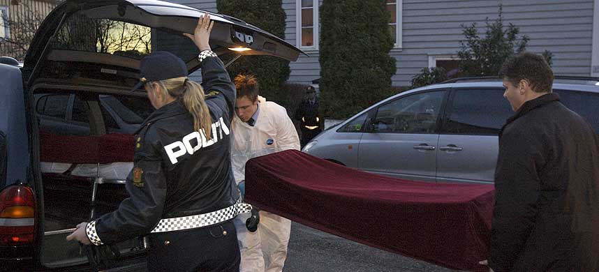 �STEDET: Det var i dette boligkomplekset at den drepte familien p� fire ble funnet av to renholdere. De fant f�rst en lapp der det sto: �Vi er p� badet. Ring sykebil og BP�.