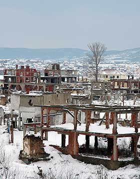 UTSATTE MINORITETER: En bosetting som tidligere tilh�rte romani-minoriteten i Serbia er fullstendig �delagt.
