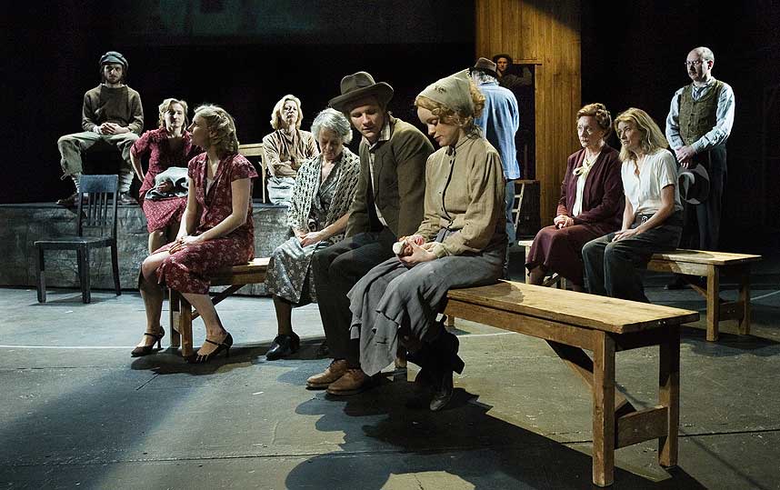 D�RLIG BILLETTSALG: Dogville av Lars von Trier ble ikke like popul�rt teater som Den Nationale Scene hadde h�pet p�.