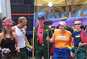 GAY P� LANDET: Her er organisasjonen representert p� Europride 2005. Du kan m�te dem i nettm�te.