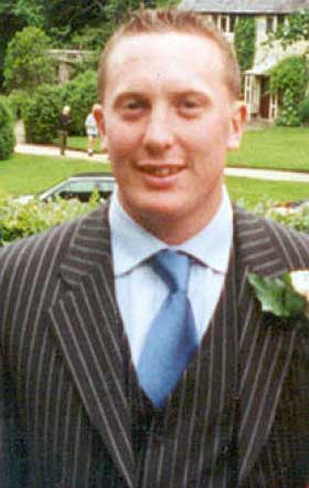 D�DE: Visekorporal Horse Matty Hull ble drept da fly som egentlig skulle ha beskyttet ham begynte � skyte.