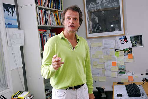 FORST�R: Kagge sier han forst�r R�kkes reaksjon og vedg�r i samme slengen at alt oppstyret rundt den s�kalte �Se og H�r�-boken er god butikk for forlaget.