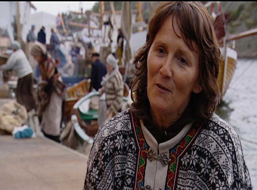 P� KAIA: Kari Agerlie like etter at hun har ankommet kaia for � pr�ve seg p� g�rde. Bildet er hentet fra kveldens episode av �Farmen�.
