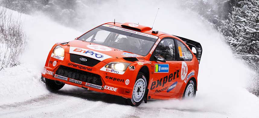 SIKRER FJERDE: Henning Solberg vil ikke ta un�dvendige sjanser for � n�rme seg Mikko Hirvonen.