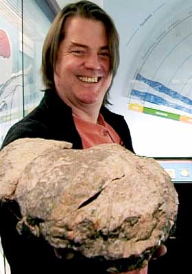  SNUTEN: En bit av snuten til pliosaurus er utstilt ved Naturhistorisk museum i Oslo.
