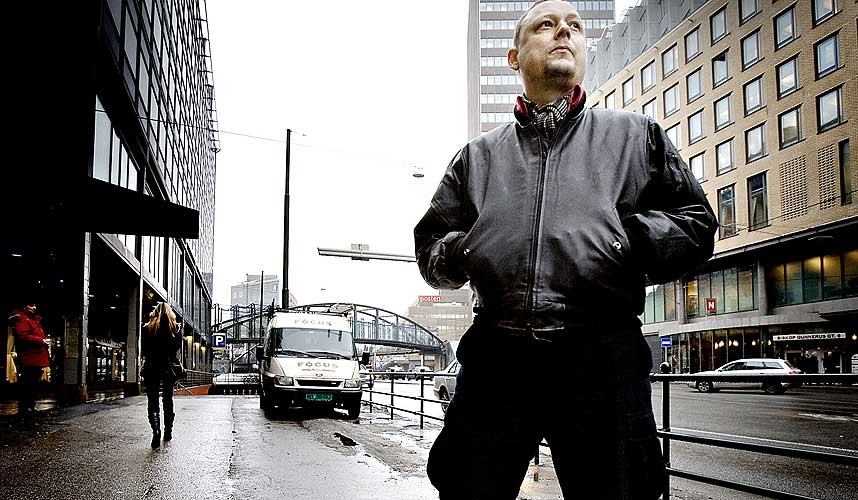 BLAFF: Alle l�tskrivere har sine kjepphester. Michael Krohn sier kj�rlighet, d�d, framtidsangst og sm� blaff av lykke, er hans gjentakende temaer - de er ogs� tydelige p� hans nye plate med Easy Riders: �Oslo City Blues�.