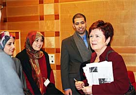I STORTINGET: Onsdag ble filmen vist p� Stortinget. Bildet viser Nahla, Leila og Abdullah Al-Arian sammen med �got Valle.