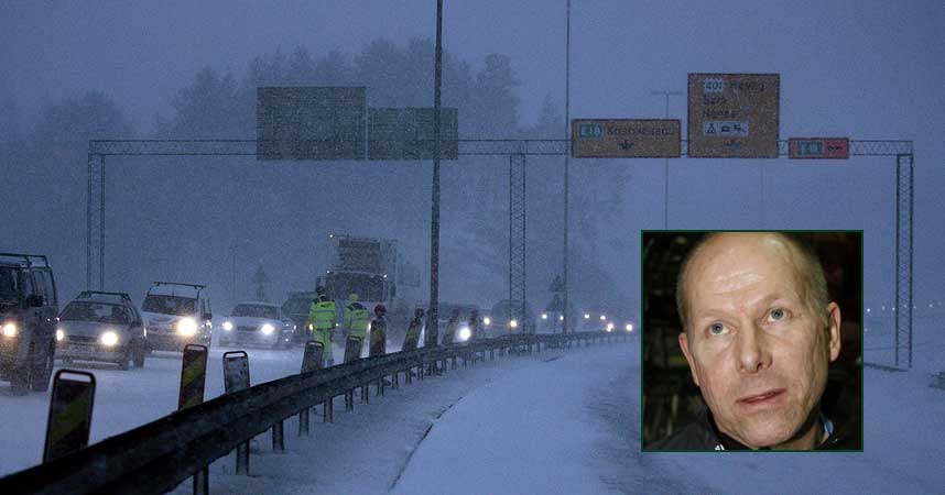 BOM FAST: Larvik h�ndballag har sittet fast i sn�v�ret i 12 timer. De m� regnem ed � sitte opp til 12 timer til.