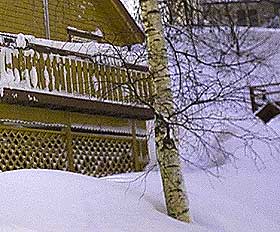 KVALT I SN�FONN: En 18 �r gammel jente d�de etter fall fra denne terrassen.