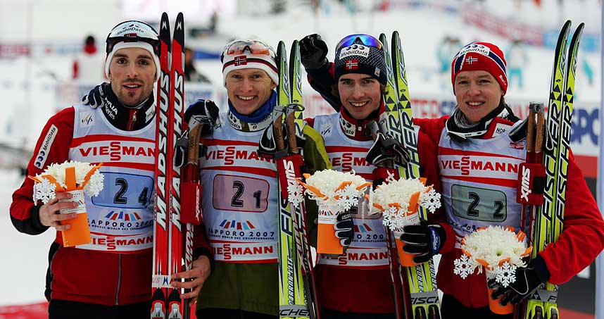 GLADE GUTTER: Kombinertgutta tok gull i VM for to �r siden, men var forn�yde og smilte bredt for dagens bronse. Fra venstre: Magnus Moan, H�vard Klemetsen, Petter Tande og Espen Rian.