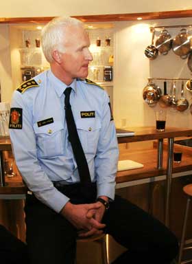 �NSKER FLERE KAMERAER: Stasjonssjef K�re St�len ved Gr�ndland politistasjon �nsker seg flere kameraer i Oslo.