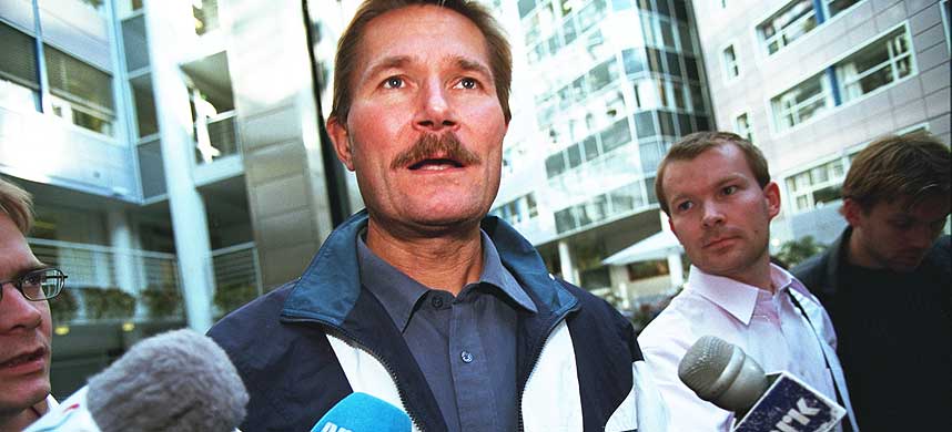 TAR BLADET FRA MUNNEN: Rolf Utg�rd, her fra kampen om Kv�rner i 2001.