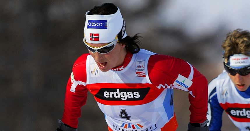 IKKE I FORM  Marit Bj�rgen trodde hun var i form, men fikk et nedsl�ende svar p� 10 kilometer fristil i dag. Bj�rgen endte nesten to minutter bak vinneren, og innser at formen er langt unna.