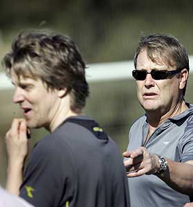 HAR LITT � SNAKKE OM: LSK-manager Jan �ge Fj�rtoft (t.v.) har valgt � boikotte �ge Hareides landslagssamling.