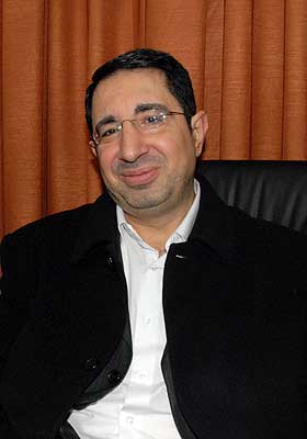 LER AV ISRAEL: N�r Dagbladet.no sp�r om Israel kan ha en positiv rolle ler Hizbollah-politiker Hussein al-Haj Hassan.
