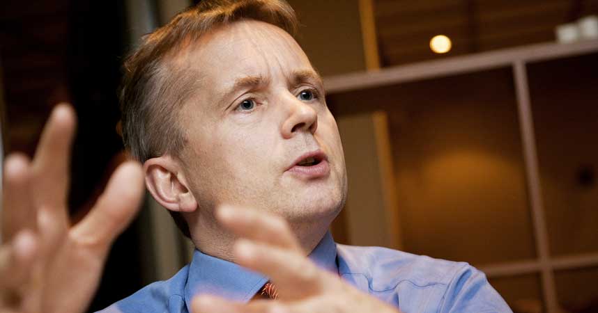 MENN M� GI R�D: Justisminister Knut Storberget er forsiktig med � gi r�d til kvinner om hvordan de best kan sikre seg mot overfall. Derimot vil han rette oppmerksomheten mot mennene som st�r bak voldtektsoverfallene.