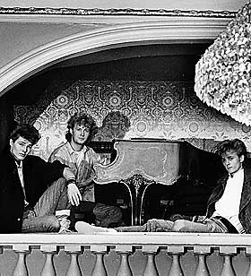 I 1985: Her er A-ha avbildet p� Grand Hotell i 1985. P� omtrent samme tid surnet forholdet til Ratcliff.