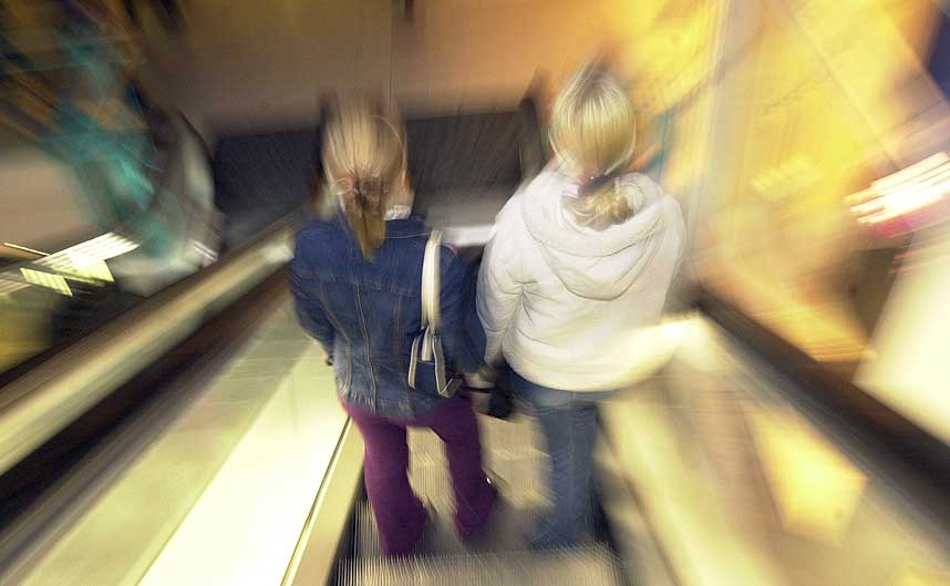 VET LITE: Unge jenter f�r gratis p-piller, men mange vet ikke hvilke helsefarer syntetiske hormoner utsetter dem for.