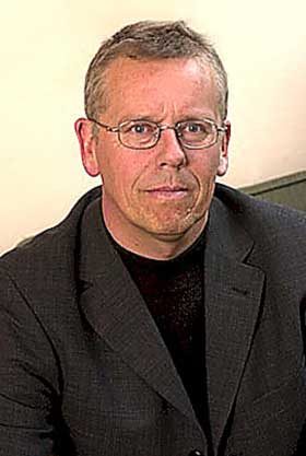KRITISK:  Trond Andreassen, generalsekret�r i Norsk faglitter�r forfatter- og oversetterforening, mener prosjektplanen til Nasjonal Digital L�ringsarena er i strid med �ndsverksloven.