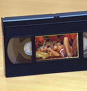 BLE FORBUDT: Tanya Hansens dildoinstruksjonsvideo �Love Toy Collection� ble ikke godkjent av Filmtilsynet i 1998.
