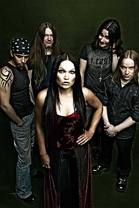 GAMMEL BESETNING: Her er Nightwish avbildet i 2005, med dav�rende frontfigur Tarja Turunen i spissen. Hun fikk sparken samme �r.