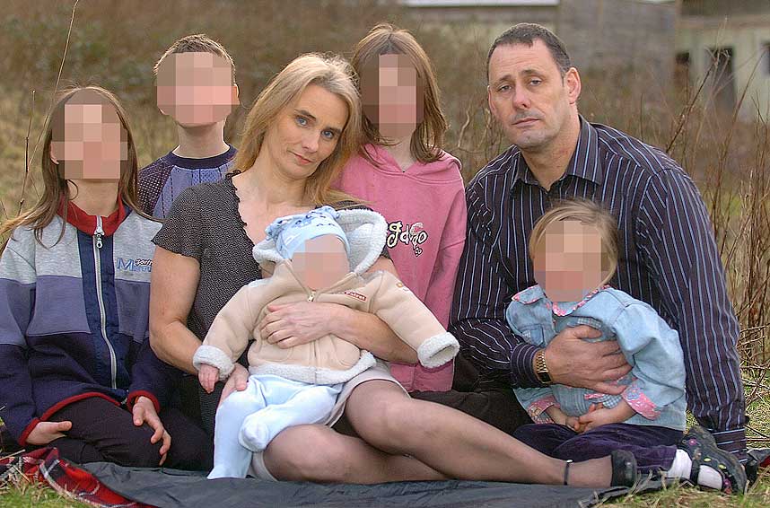  BLE LURT: Familiefaren Charles Bostock var bare biologisk far til to av konas sju barn.