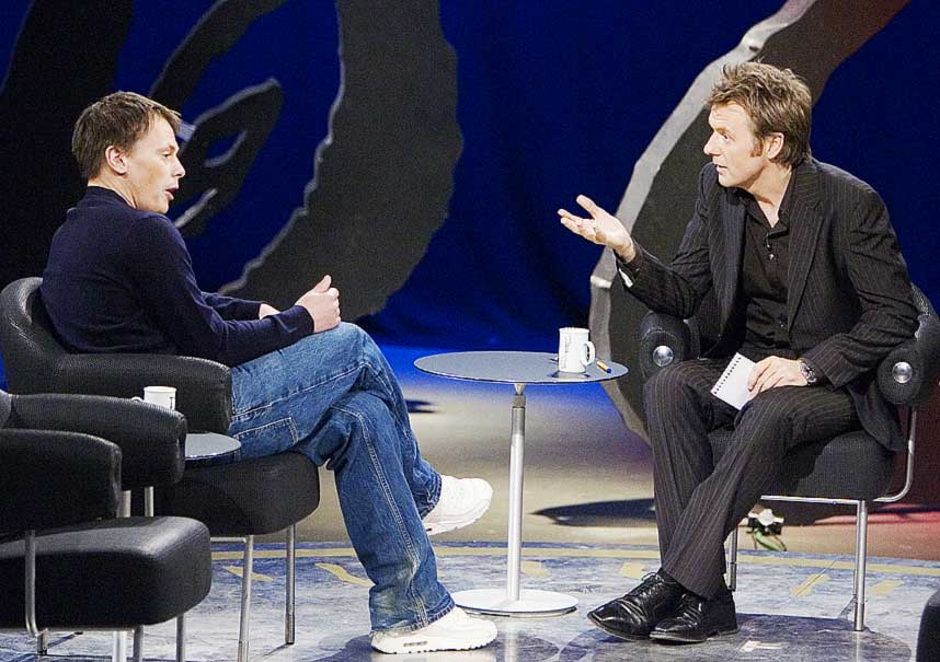 BEDRE ENN SVENSKENE: Fredrik Skavlan har noe som svenske talkshow-verter mangler, if�lge en artikkel i Dagens Nyheter. Her i samtale med H�vard Meln�s i �F�rst & Sist�.