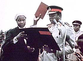 �DELAGT AV TYRANNER: Afrika har hatt sin porsjon med vanstyre og tyranni. Bildet viser innsettingsseremonien til Idi Amin i Uganda i 1971.