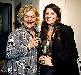 �Adj� solidaritet�: Ellen Horn(t.v.) mener �Adj� solidaritet� var den beste Wam og Venner�d-filmen, det var ogs� den eneste av filmene til Wam og Venner�d hun spilte i selv. Ingjerd Egeberg(t.h.) har ingen spesiell favoritt blant filmene.