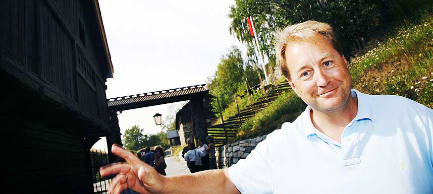 STRATEG: Om det stemmer at Kjell Inge R�kke n� selger Aker Kv�rner vil det gi voldsomme reaksjoner i norsk n�ringsliv og politikk.